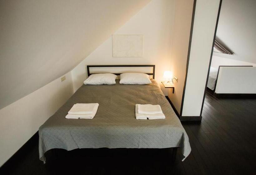 컴포트 트리플 룸, Nebos Hotel & Restaurant