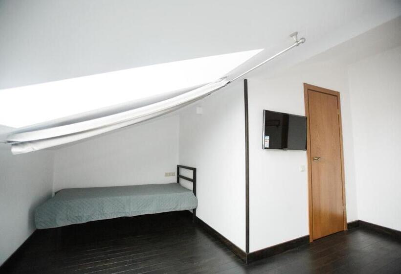 스탠다드 트리플 룸, Nebos Hotel & Restaurant