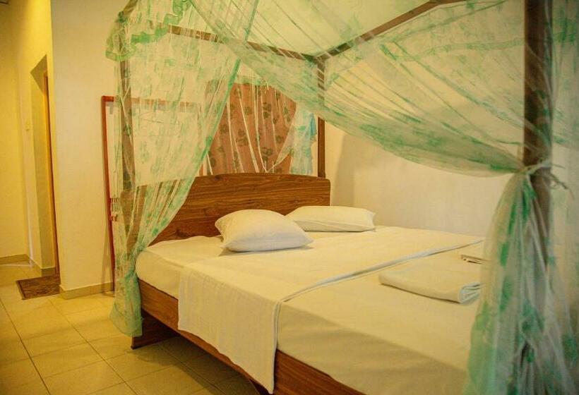 Номер Стандарт с Балконом, Lake Edge Holiday Inn