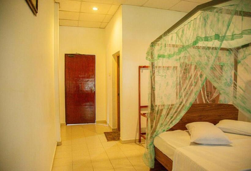 Номер Стандарт с Балконом, Lake Edge Holiday Inn