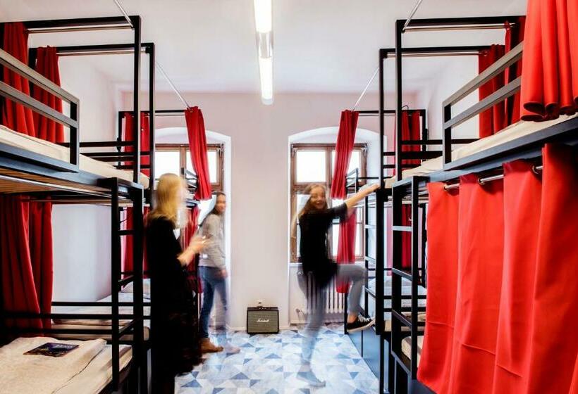 Кровать в Общей Комнате, Hostel Eleven