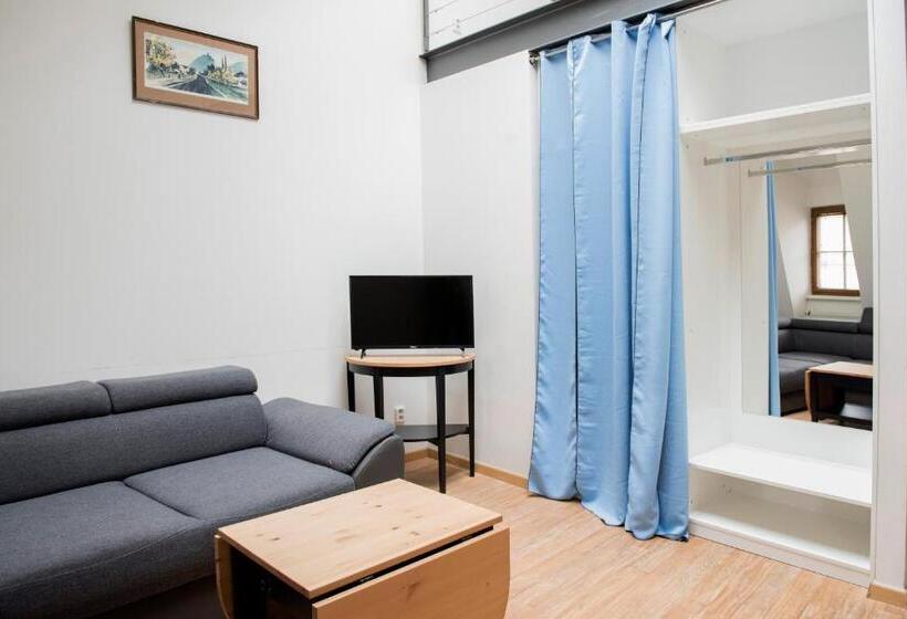 Апартаменты Дюплекс 1 Спальня, Hostel Eleven
