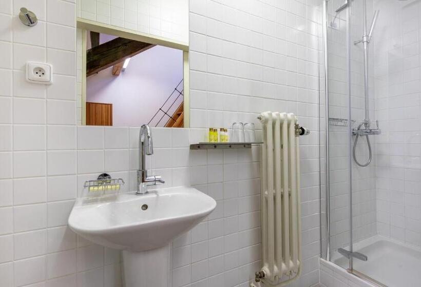 Номер Стандарт Трехместный, A Hostel Zámecký Pivovar Litomyšl