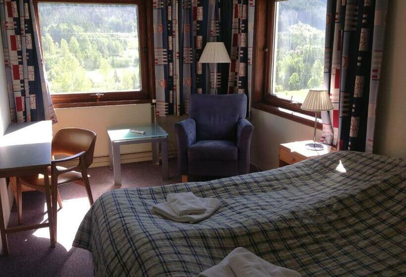 标准间, Smedsgården