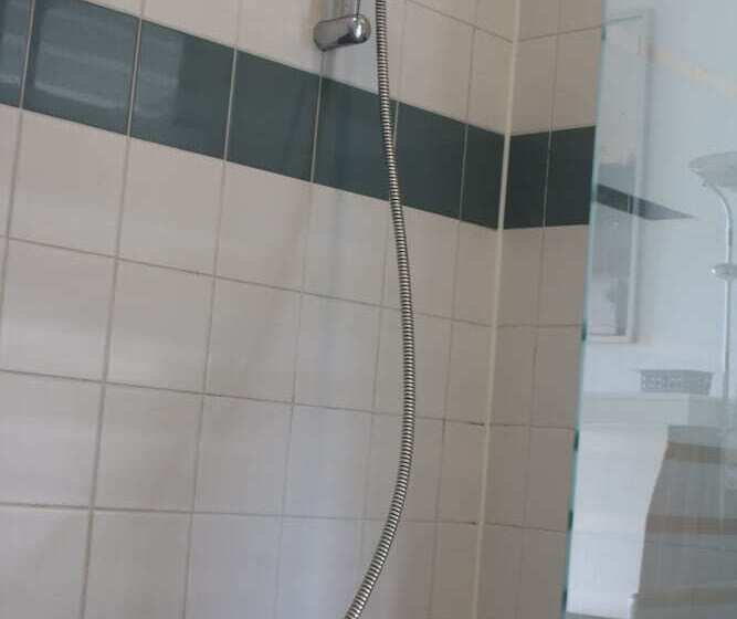 اتاق استاندارد سه نفره, Zee En Duin