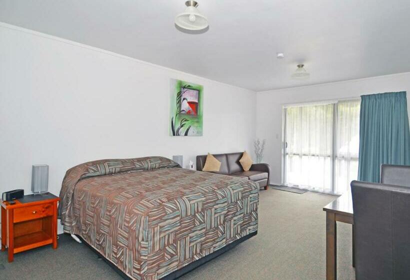 Студия Superior, Celtic Motel