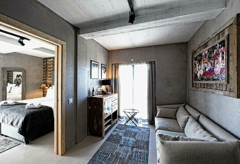 스위트, Surfers Lodge Peniche