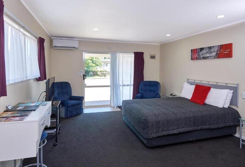 Студия Стандарт, Livingston Motel