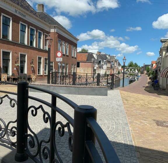 디럭스 룸, B&b Het Herenhuys Aan De Historische Gracht Van Kollum