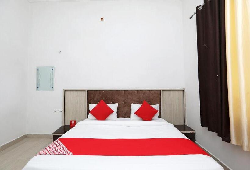 三人经典房间, Oyo Diamond Resort
