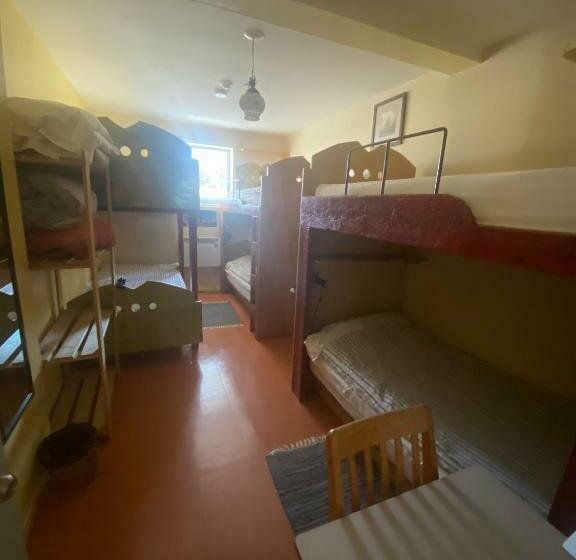 ルームシェアのワンベッド, Auberge Internationale Le Tangon