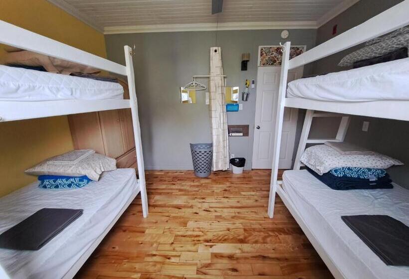 Кровать в Общей Комнате, Auberge Jeunesse à Loulou