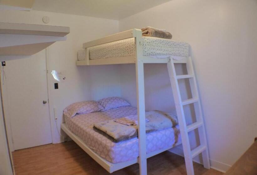Бунгало Стандарт 3 Спальни, Auberge Jeunesse à Loulou
