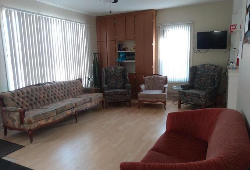 Бунгало Стандарт 3 Спальни, Auberge Jeunesse à Loulou