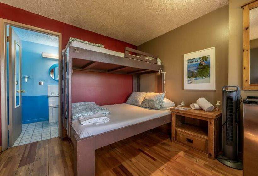 Номер Стандарт, The Raging Elk Adventure Lodging