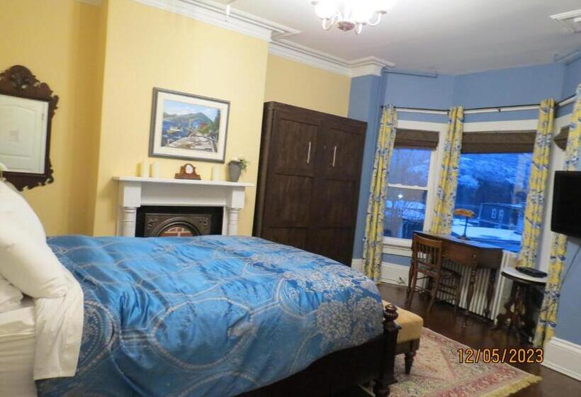 חדר קומפורט לשלושה, The Roses Heritage Inn