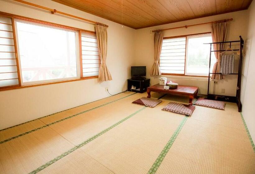 스탠다드 트리픔 룸 공동욕실, Rusutsu Lodges Pension Lilla Huset