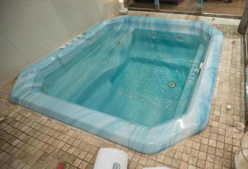 주니어 스위트, Motel Emporio