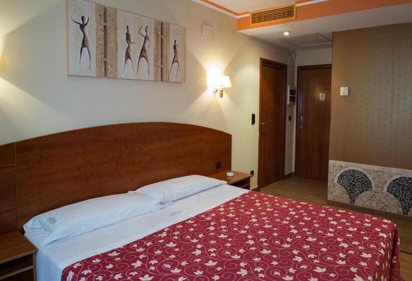 자쿠지 스위트, Motel Emporio