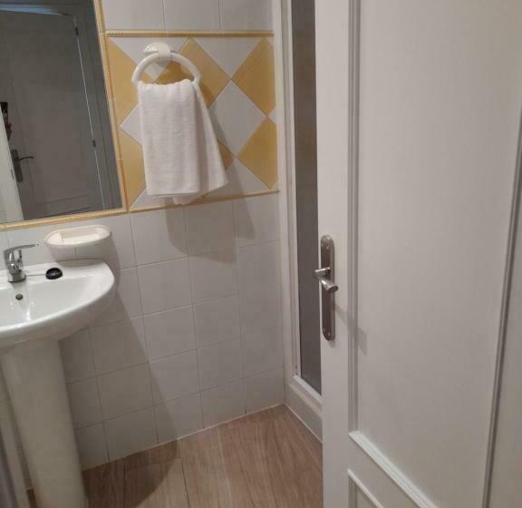 标准三人间, Hostal Casandra   Antiguo Hostal Los Valencianos