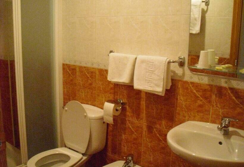 Номер Стандарт Трехместный, Hostal Sunami