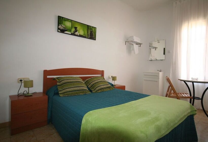 Номер Стандарт Совместная Ванная, Hostal Juventus