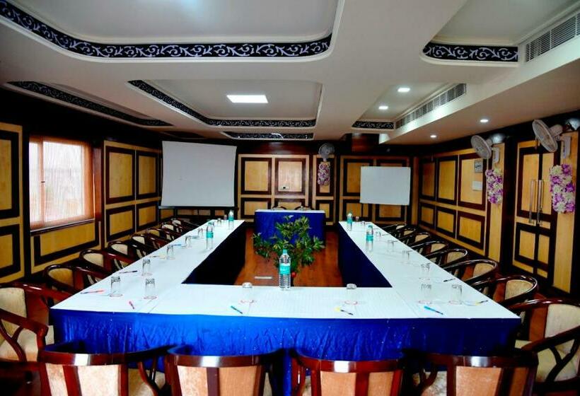 디럭스 룸, Simran Pride, Raipur