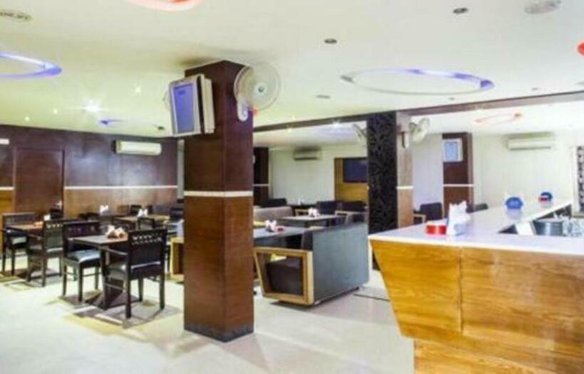 디럭스 룸, Simran Pride, Raipur