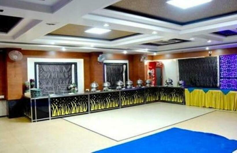 디럭스 룸, Simran Pride, Raipur