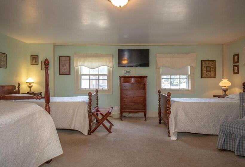 Номер Стандарт Трехместный, Clark Currier Inn