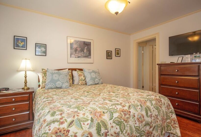标准间, Clark Currier Inn