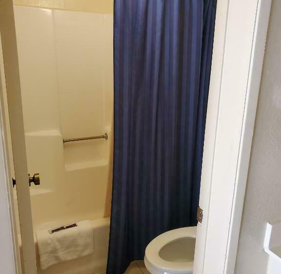 חדר סטנדרט עם מיטת קינג, Eunice Plaza Motel