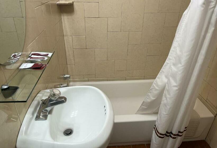 اتاق استاندارد, Holiday Motel