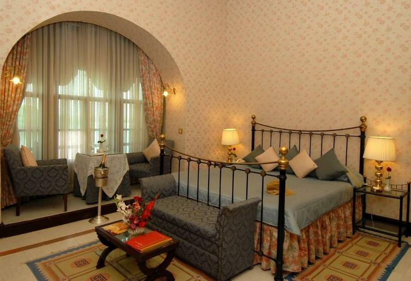 Люкс, Gajner Palace Heritage By Hrh Group Of Hotels
