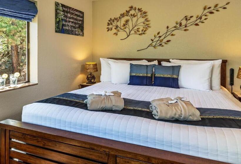 Люкс Премиум, Sheridan House Inn  Adult Only Accommodation