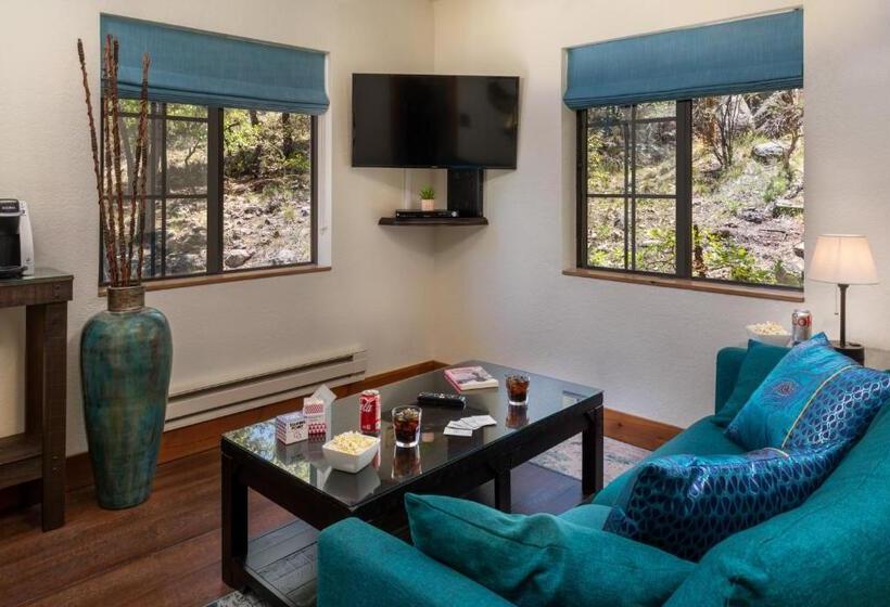 Люкс Премиум, Sheridan House Inn  Adult Only Accommodation