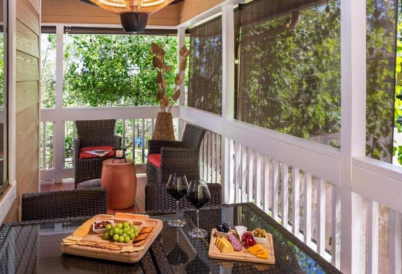 Номер Премиум, Sheridan House Inn  Adult Only Accommodation