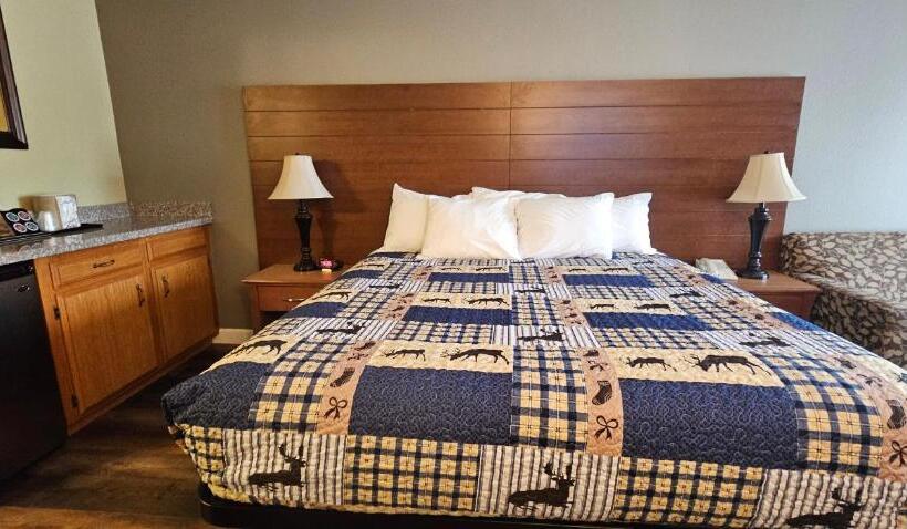 חדר דחוקס עם מיטת קינג, Mill Village Motel