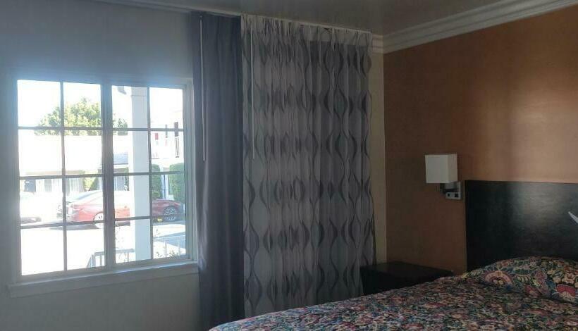 חדר סטנדרט עם מיטת קינג, Friendship Motor Inn