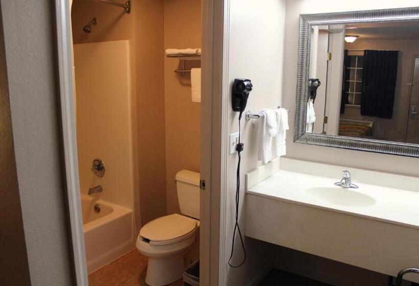 带2个双人床的标准工作室, Highland Inn Denham Springs Baton Rouge East