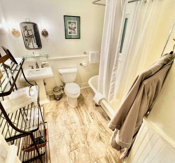 اتاق لوکس, Otter's Pond Bed And Breakfast