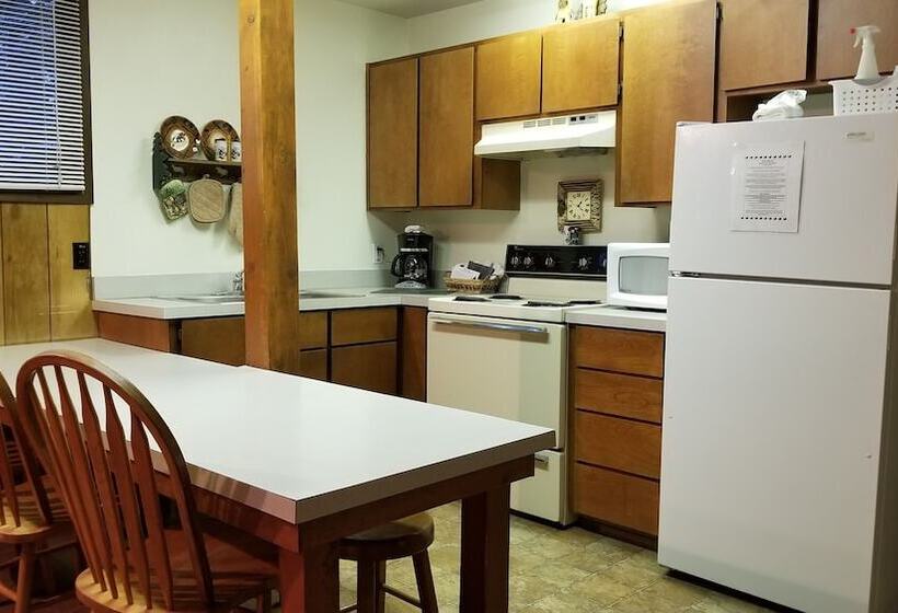 Апартаменты 2 Спальни, Eagle Cap Chalets