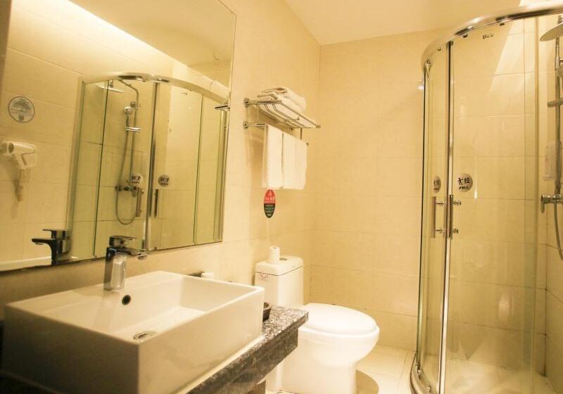 Номер Стандарт Трехместный, Greentree Inn Shandong North Weihai Station North International Bathing Beach Business