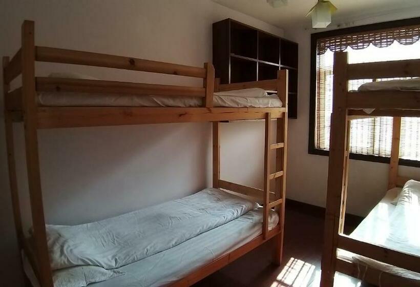 ルームシェアのワンベッド, Makerhouse Hostel