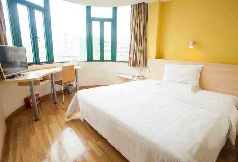 Номер Стандарт, 7 Days Inn Yangjiang Yangdong Time Square Shopping Mall Branch