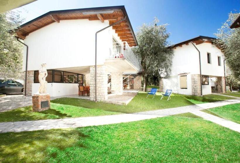 Апартаменты 1 Спальня, Villaggio Albergo Casa E Lago