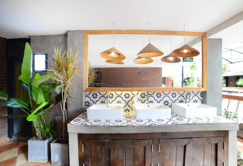 غرفة أساسية ثلاثية, Chengdu Mix Hostel Courtyard Poshpacker