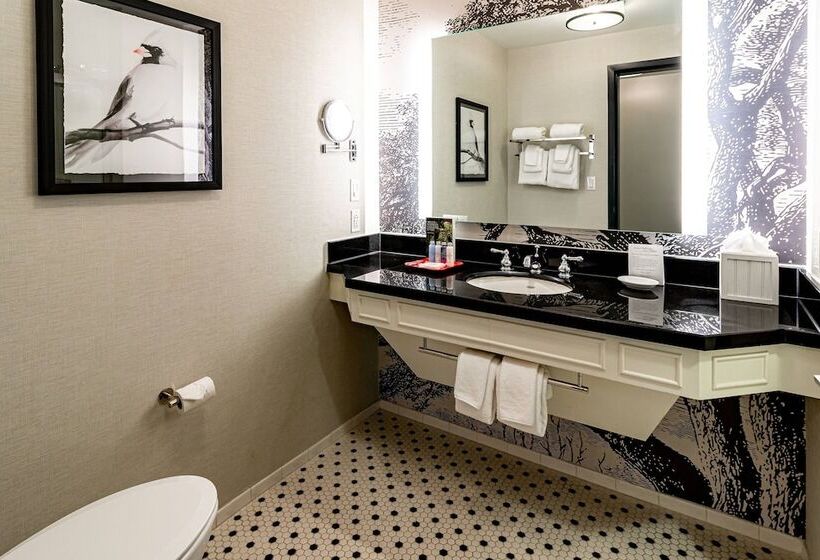 Premium Szoba, Williamsburg Lodge, Autograph Collection