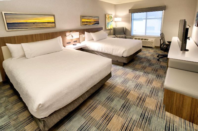 标准间带游泳池, Hilton Garden Inn Santa Barbara/goleta