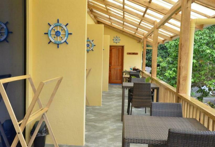 Номер Economy, Captains Lodge And Bar